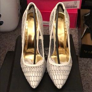 White Mesh Honeycomb Pumps